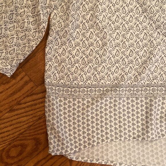 Old navy, size medium V-neck with buttons 3/4 sleeve, black white and gray - Picture 2 of 5